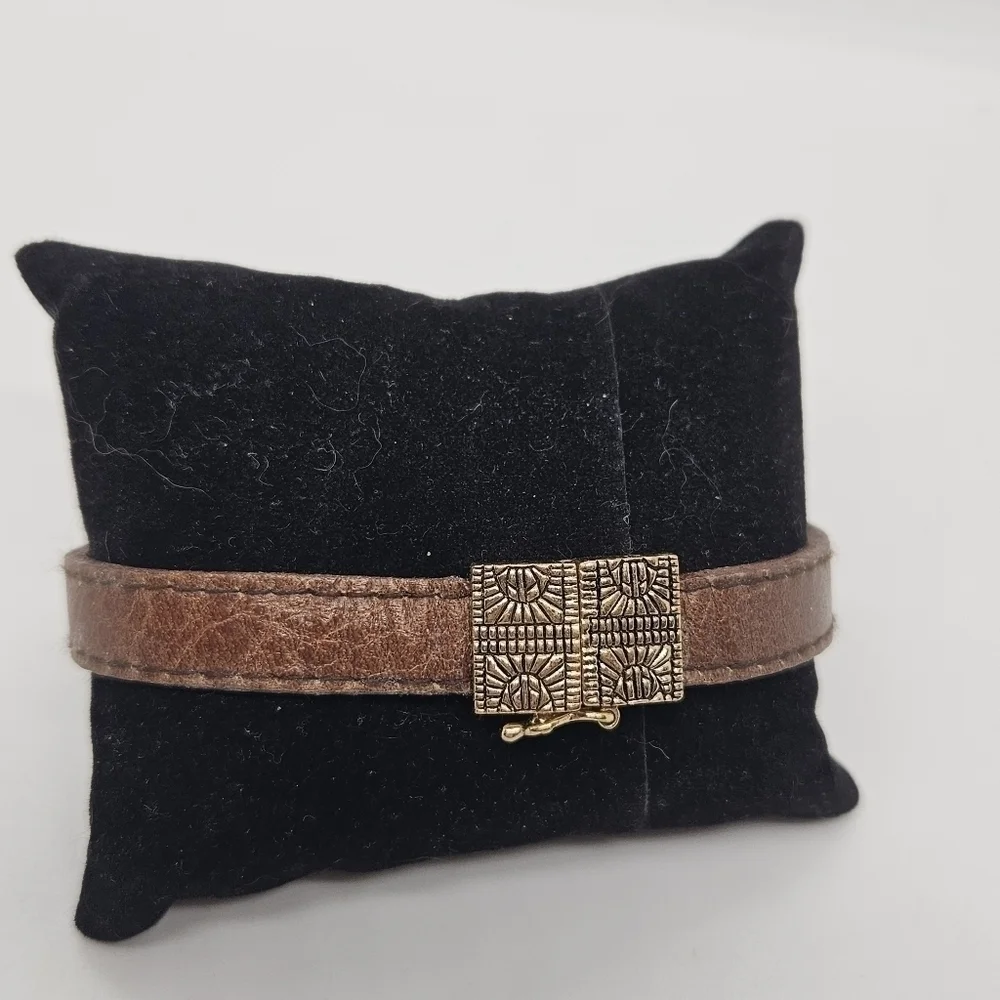 Barse brown leather bracelet with gold tone textured bar